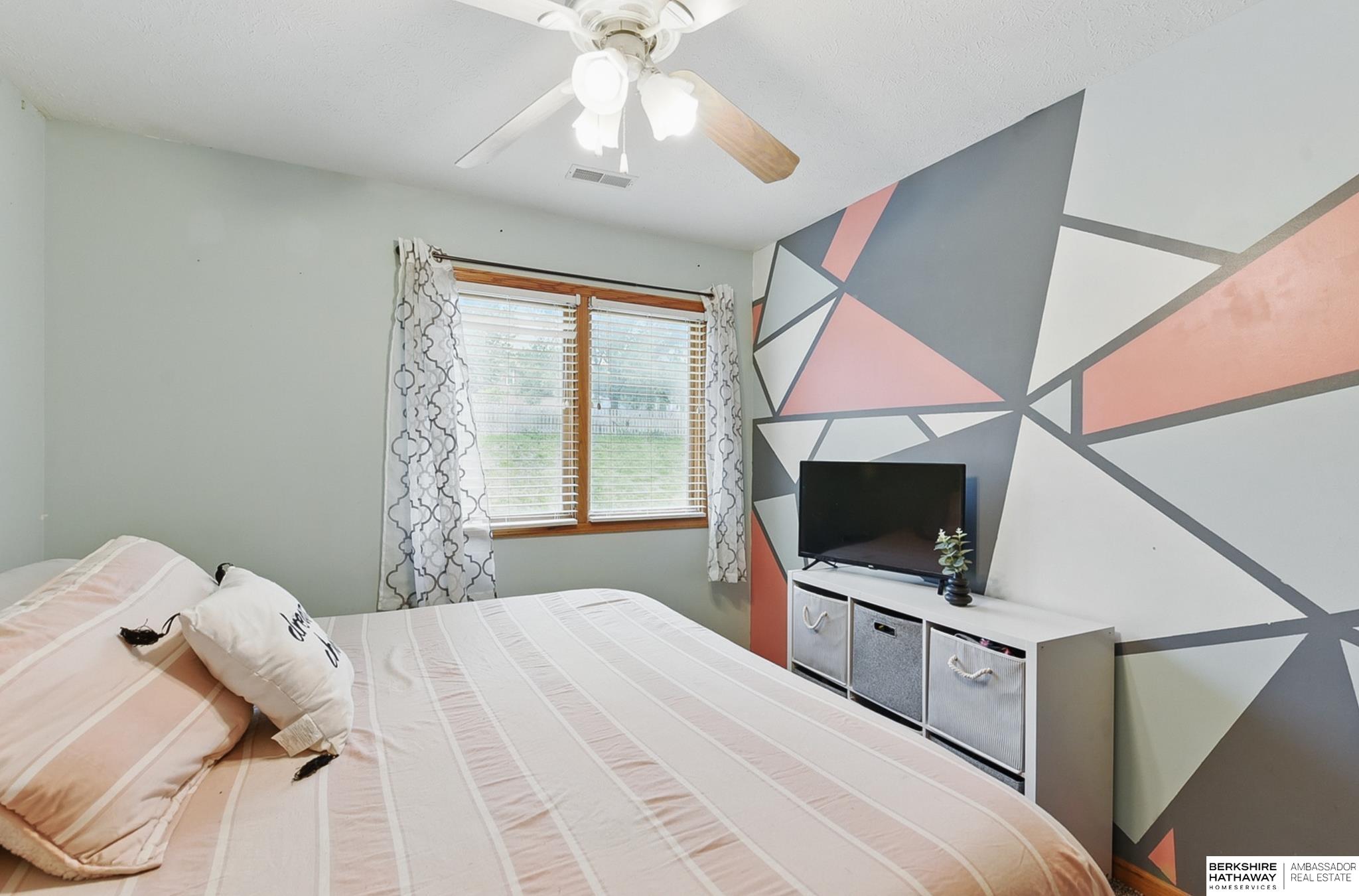 Omaha, Nebraska 68135, United States, 4 Bedrooms Bedrooms, ,3 BathroomsBathrooms,Residential,Pending,135890