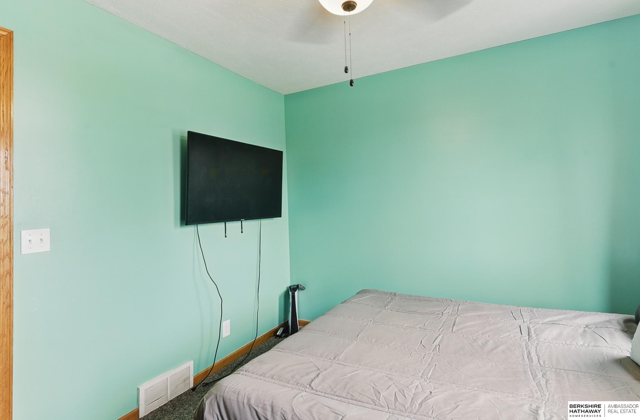 Omaha, Nebraska 68135, United States, 4 Bedrooms Bedrooms, ,3 BathroomsBathrooms,Residential,Pending,135890