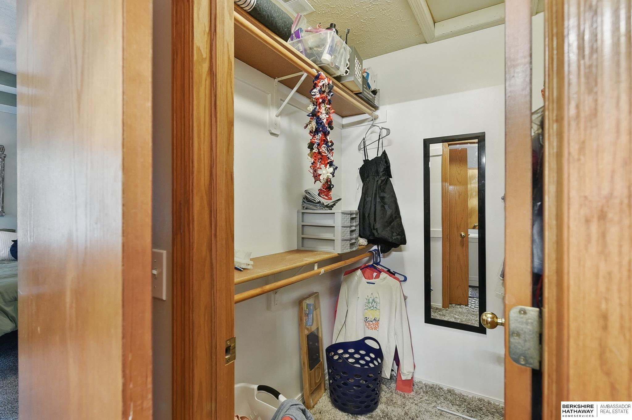 Omaha, Nebraska 68135, United States, 4 Bedrooms Bedrooms, ,3 BathroomsBathrooms,Residential,Pending,135890