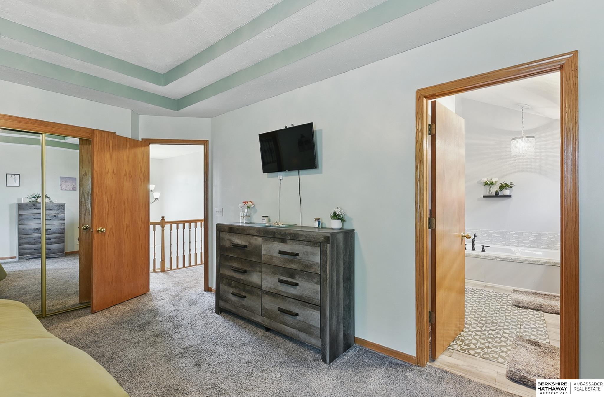 Omaha, Nebraska 68135, United States, 4 Bedrooms Bedrooms, ,3 BathroomsBathrooms,Residential,Pending,135890