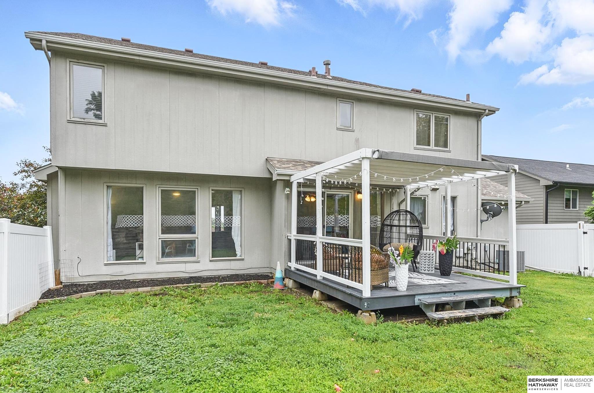 Omaha, Nebraska 68135, United States, 4 Bedrooms Bedrooms, ,3 BathroomsBathrooms,Residential,Pending,135890