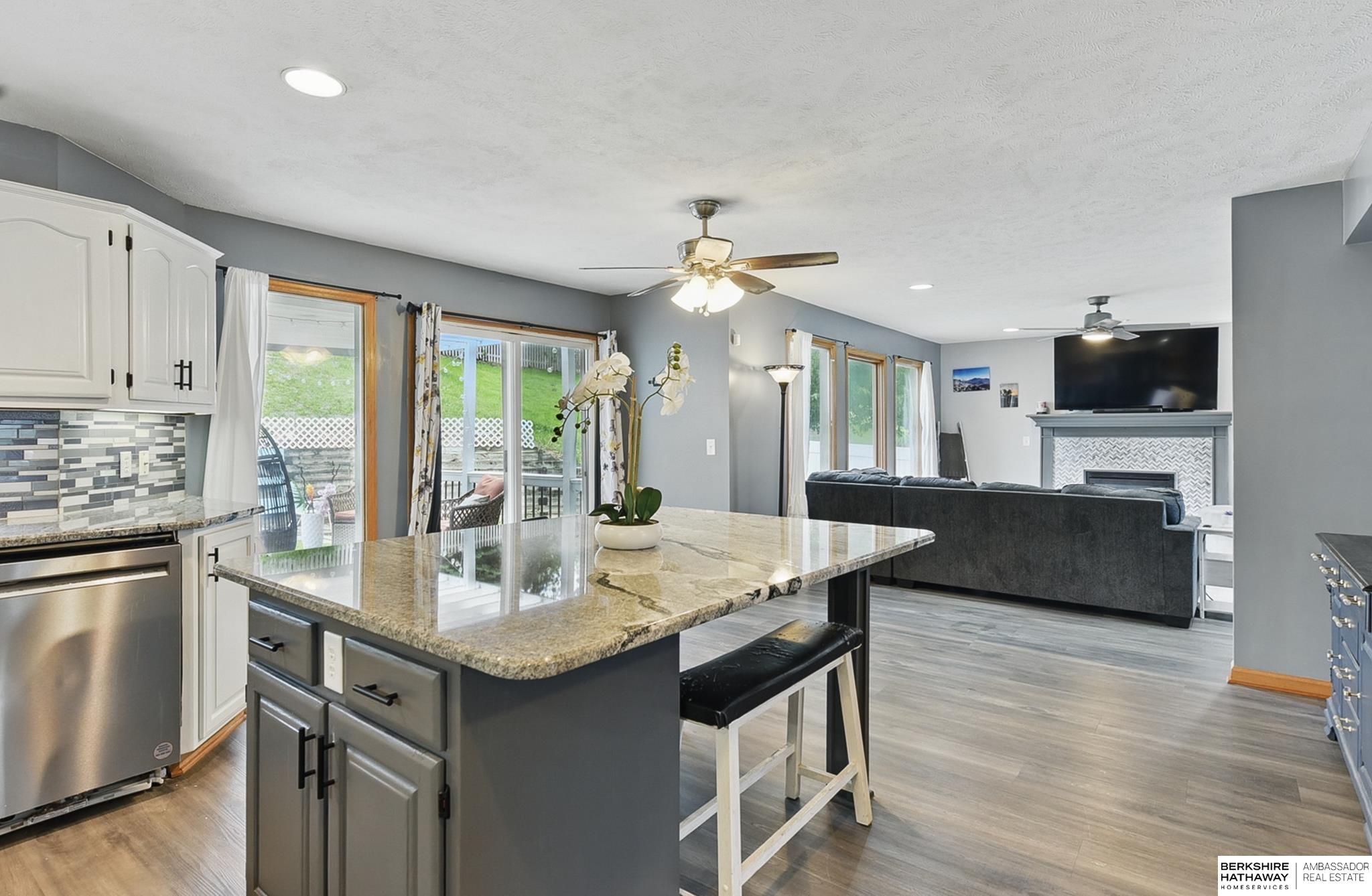 Omaha, Nebraska 68135, United States, 4 Bedrooms Bedrooms, ,3 BathroomsBathrooms,Residential,Pending,135890