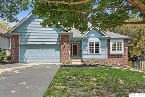 Photo of 15366 Corby Street, Omaha, NE 68116 (MLS # 22618654)
