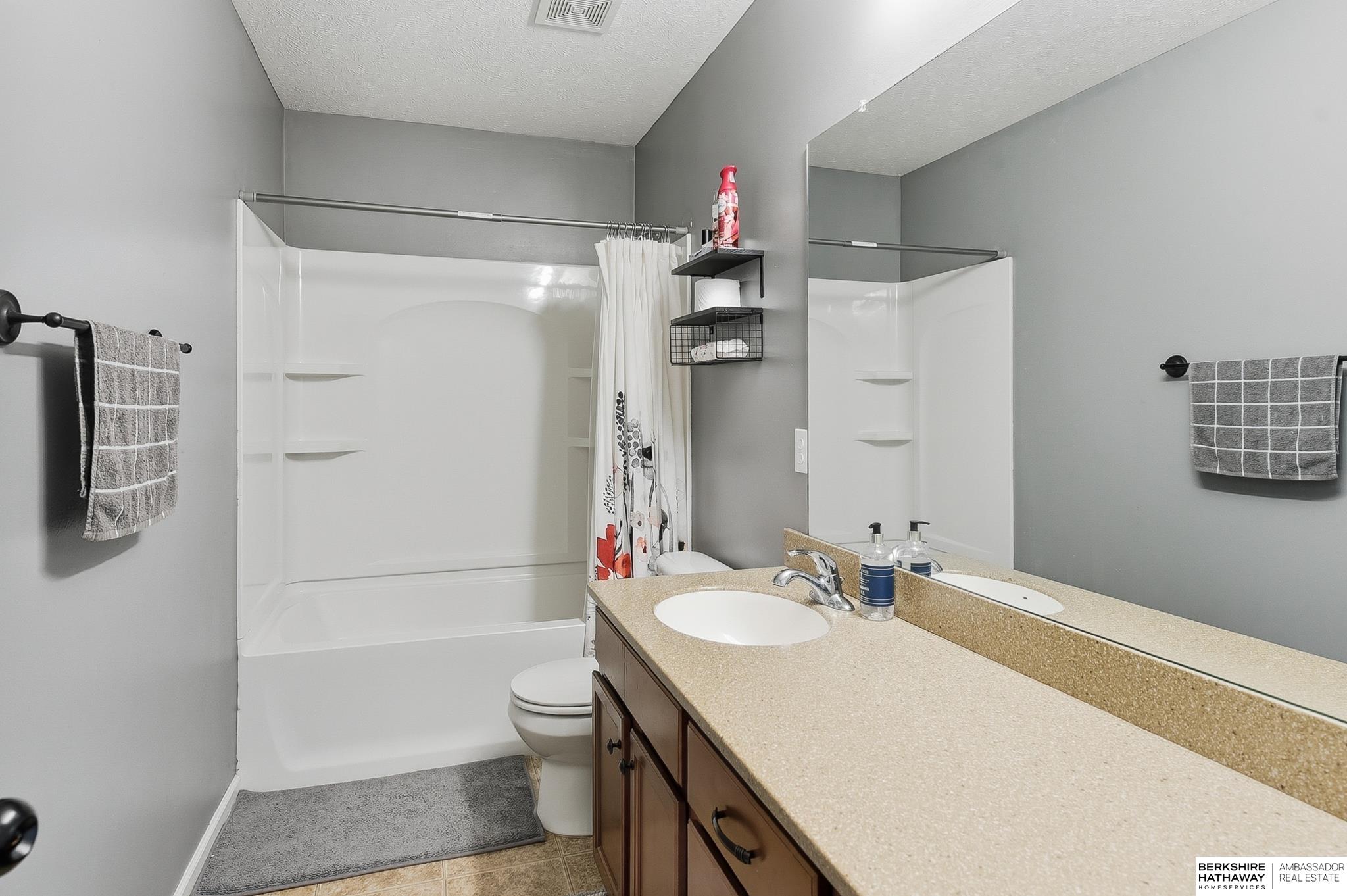 Omaha, Nebraska 68022, United States, 5 Bedrooms Bedrooms, ,3 BathroomsBathrooms,Residential,Active,245692