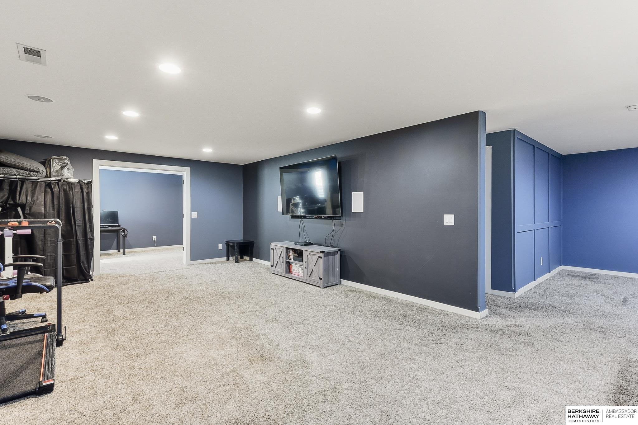 Omaha, Nebraska 68022, United States, 5 Bedrooms Bedrooms, ,3 BathroomsBathrooms,Residential,Active,245692