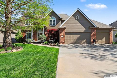 Photo of 18422 Ontario Street, Omaha, NE 68130 (MLS # 22612379)
