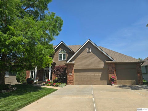 Photo of 18422 Ontario Street, Omaha, NE 68130 (MLS # 22612379)