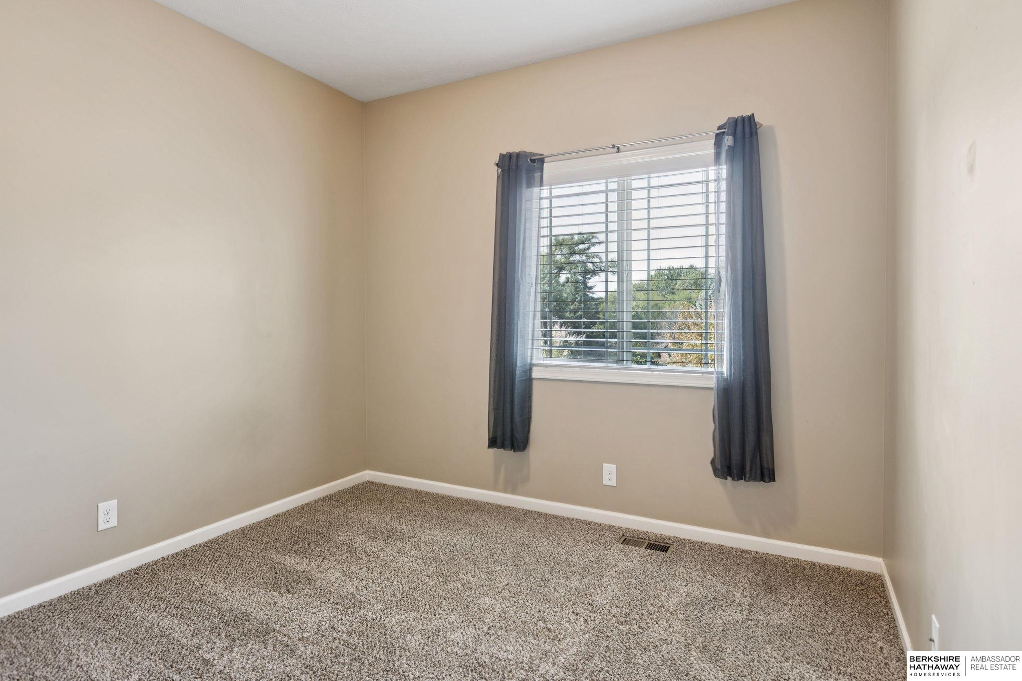 Omaha, Nebraska 68164, United States, 3 Bedrooms Bedrooms, ,2 BathroomsBathrooms,Residential,Pending,212952