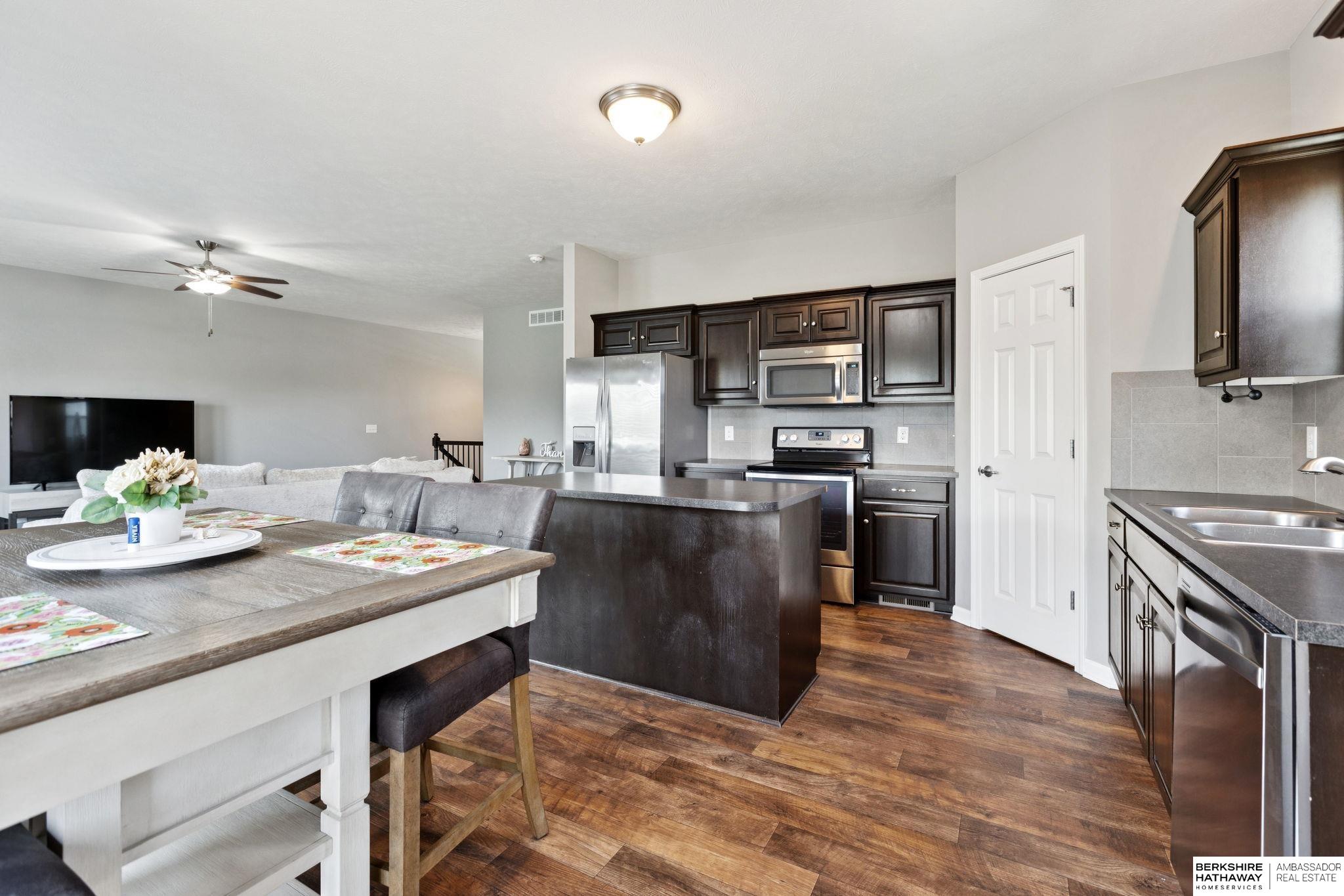 Omaha, Nebraska 68164, United States, 3 Bedrooms Bedrooms, ,2 BathroomsBathrooms,Residential,Pending,212952