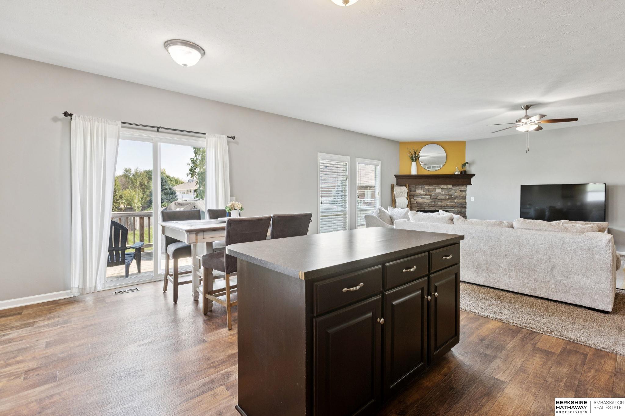 Omaha, Nebraska 68164, United States, 3 Bedrooms Bedrooms, ,2 BathroomsBathrooms,Residential,Pending,212952