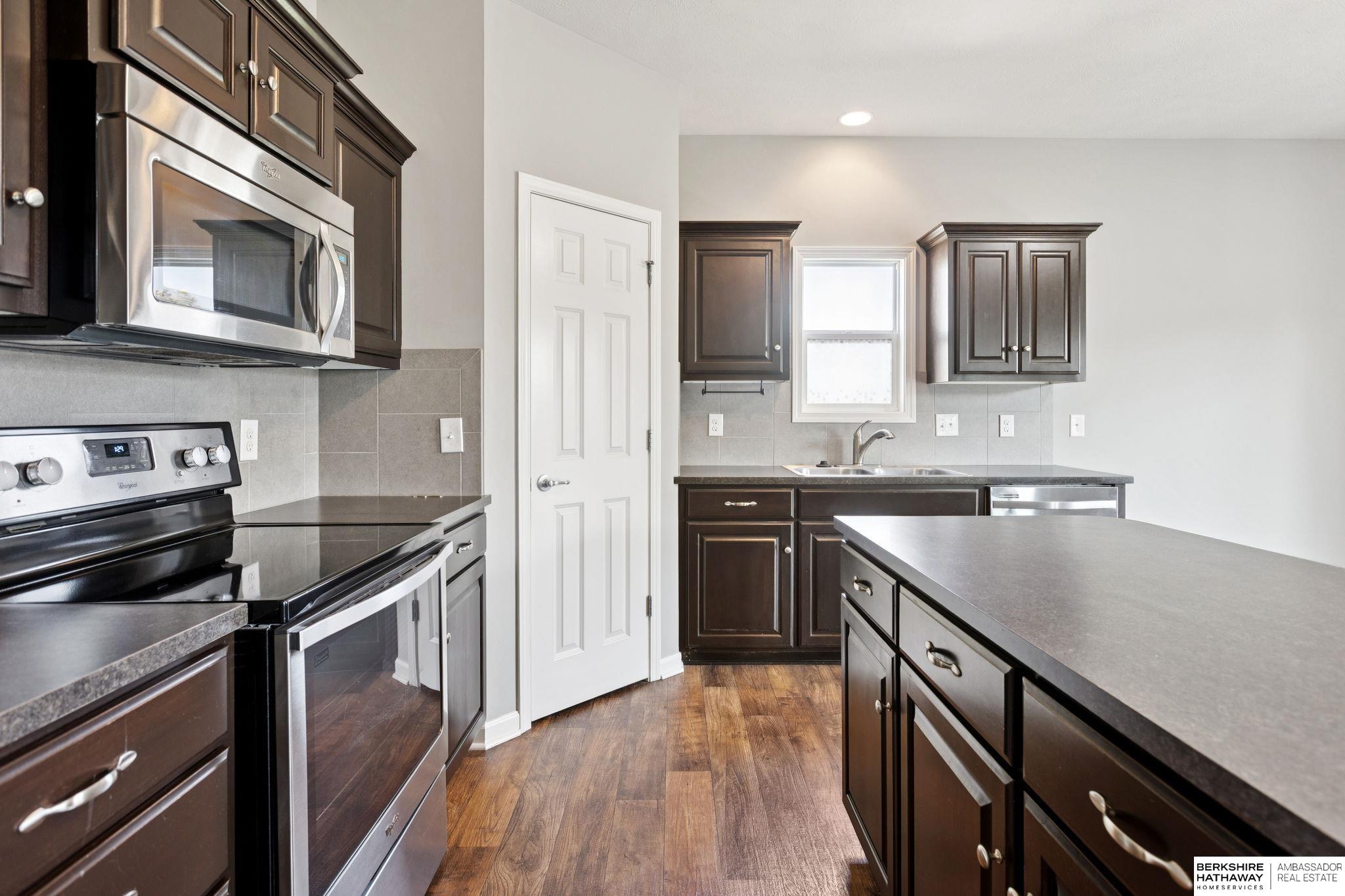 Omaha, Nebraska 68164, United States, 3 Bedrooms Bedrooms, ,2 BathroomsBathrooms,Residential,Pending,212952