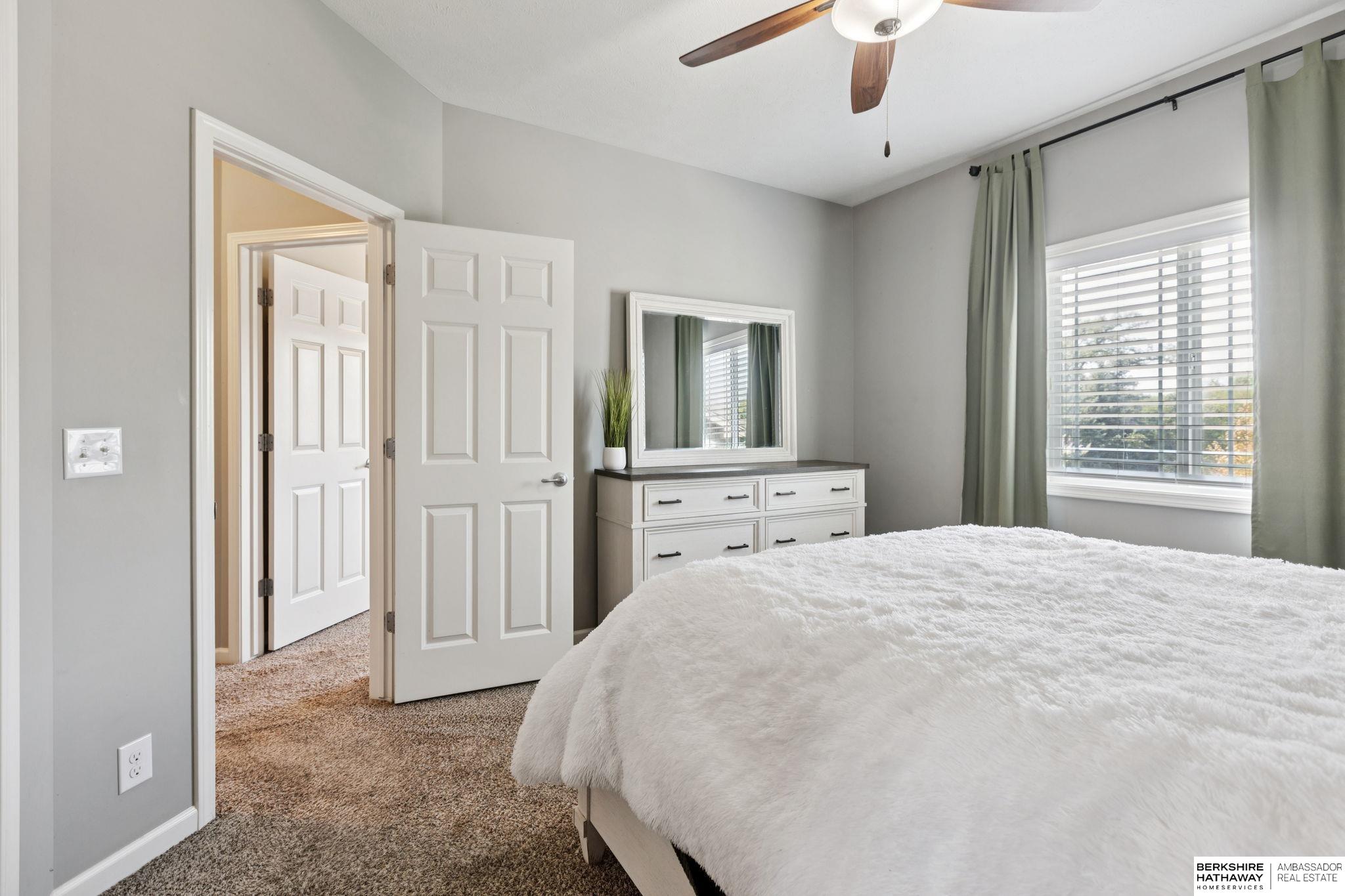 Omaha, Nebraska 68164, United States, 3 Bedrooms Bedrooms, ,2 BathroomsBathrooms,Residential,Pending,212952