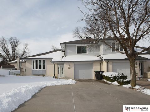 Photo of 4948 S 98th Avenue Circle, Omaha, NE 68127 (MLS # 22605098)