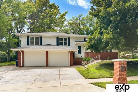 Photo of 922 N 122nd Street, Omaha, NE 68154 (MLS # 22534005)