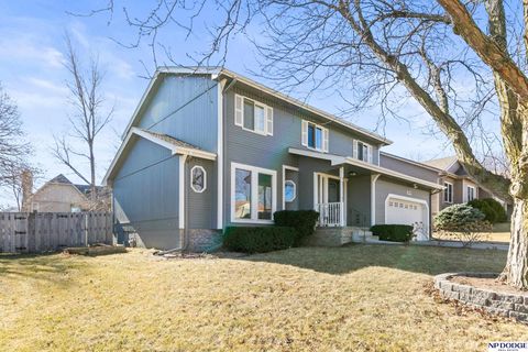 Photo of 15711 Charles Street, Omaha, NE 68118 (MLS # 22605001)