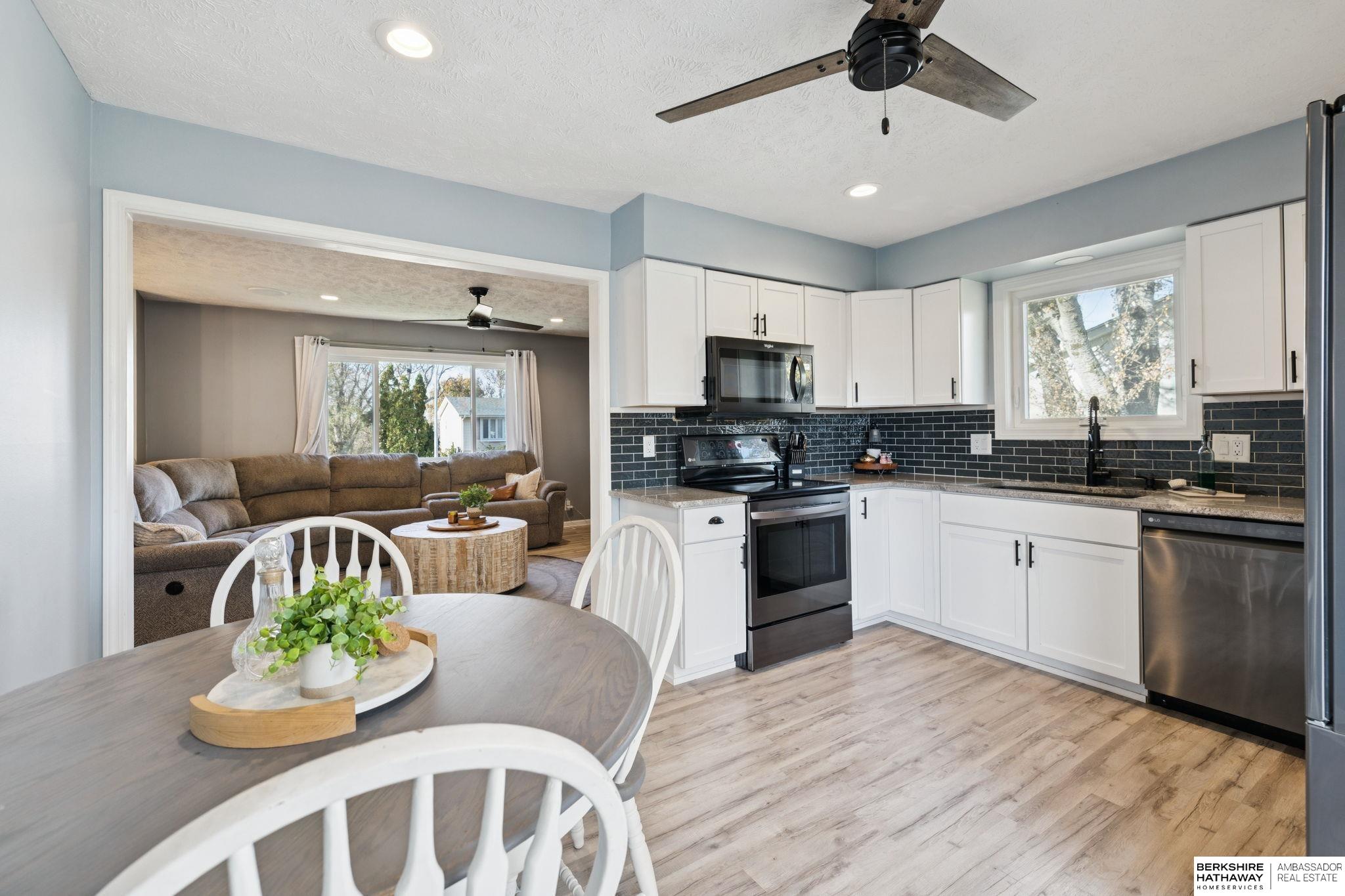 Omaha, Nebraska 68022, United States, 3 Bedrooms Bedrooms, ,2 BathroomsBathrooms,Residential,Pending,244641