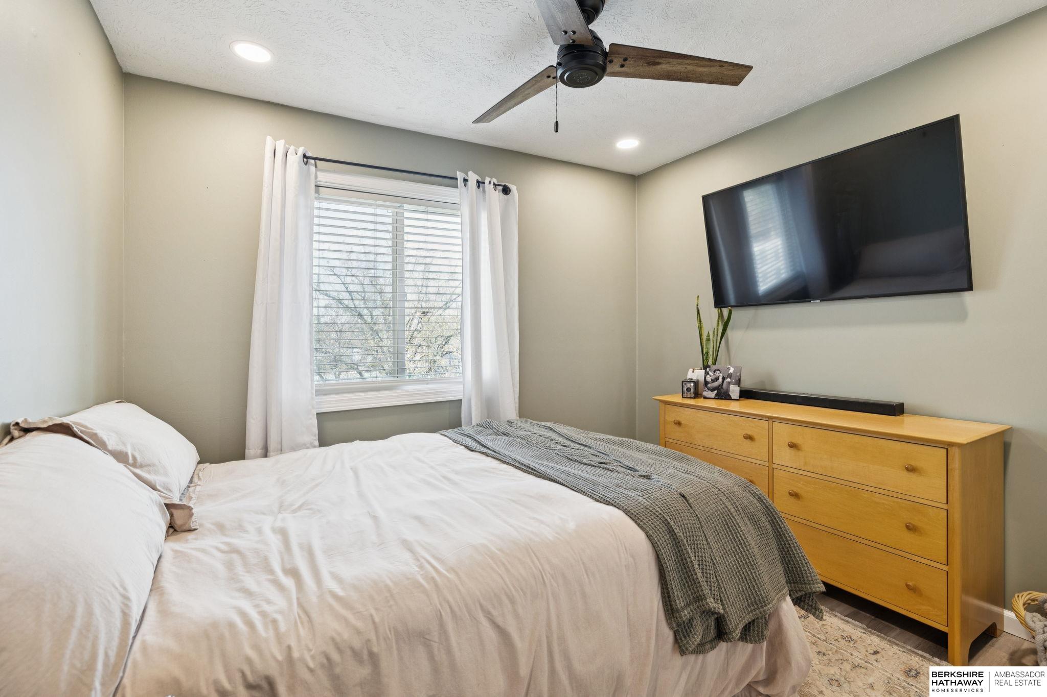 Omaha, Nebraska 68022, United States, 3 Bedrooms Bedrooms, ,2 BathroomsBathrooms,Residential,Pending,244641