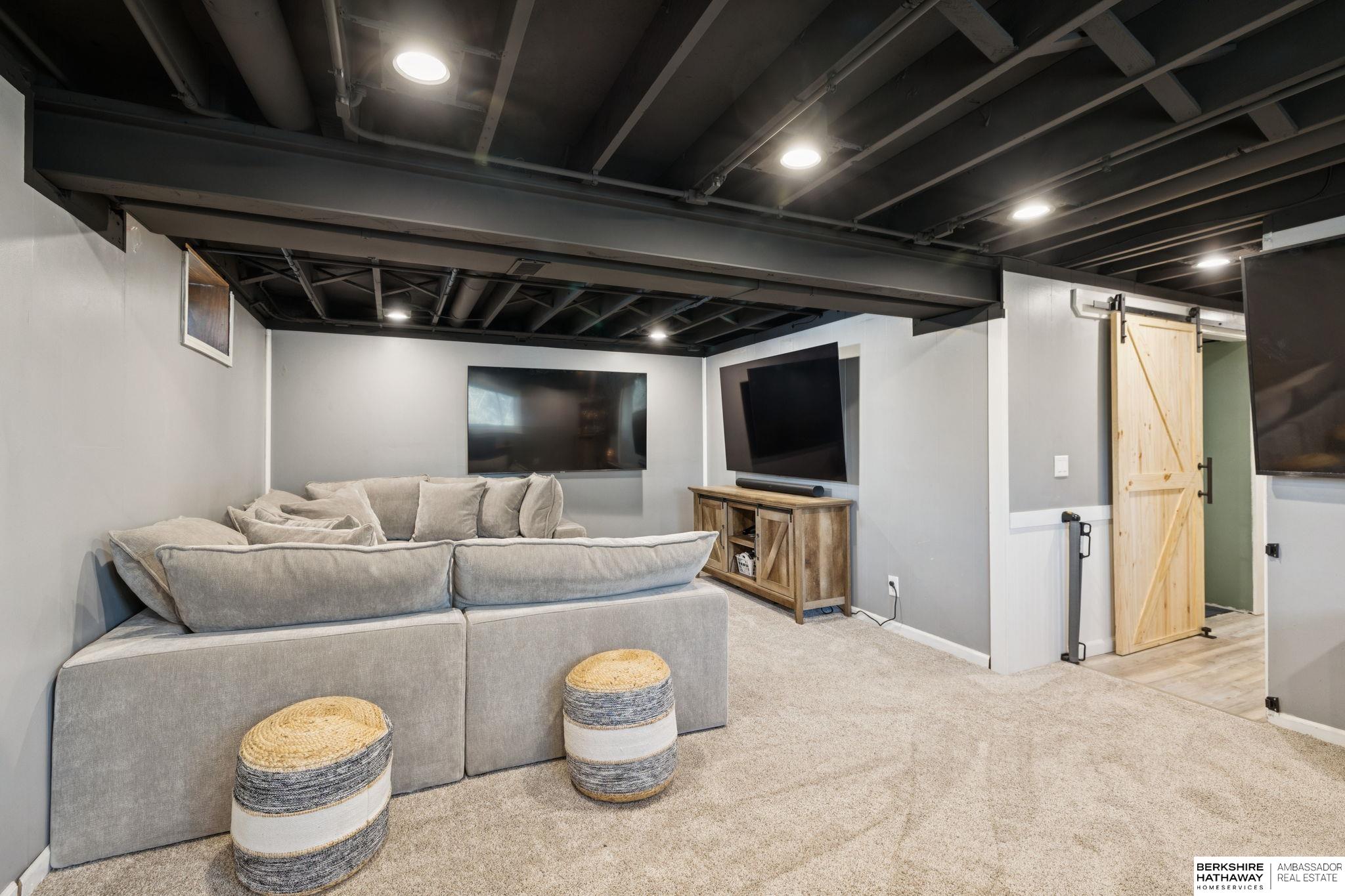 Omaha, Nebraska 68022, United States, 3 Bedrooms Bedrooms, ,2 BathroomsBathrooms,Residential,Pending,244641