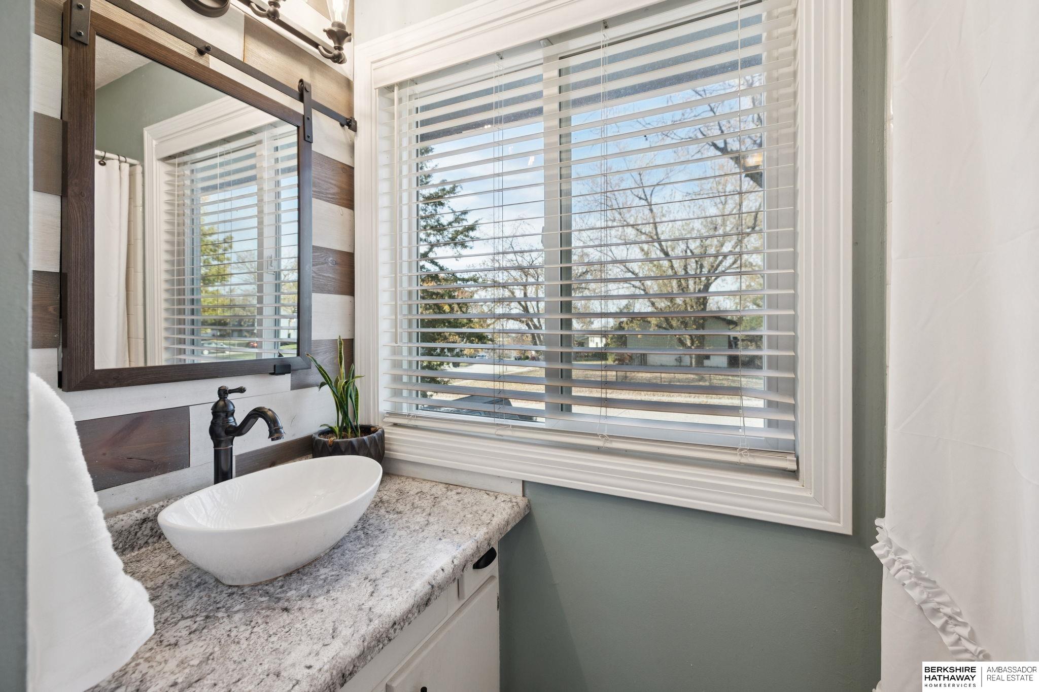 Omaha, Nebraska 68022, United States, 3 Bedrooms Bedrooms, ,2 BathroomsBathrooms,Residential,Pending,244641