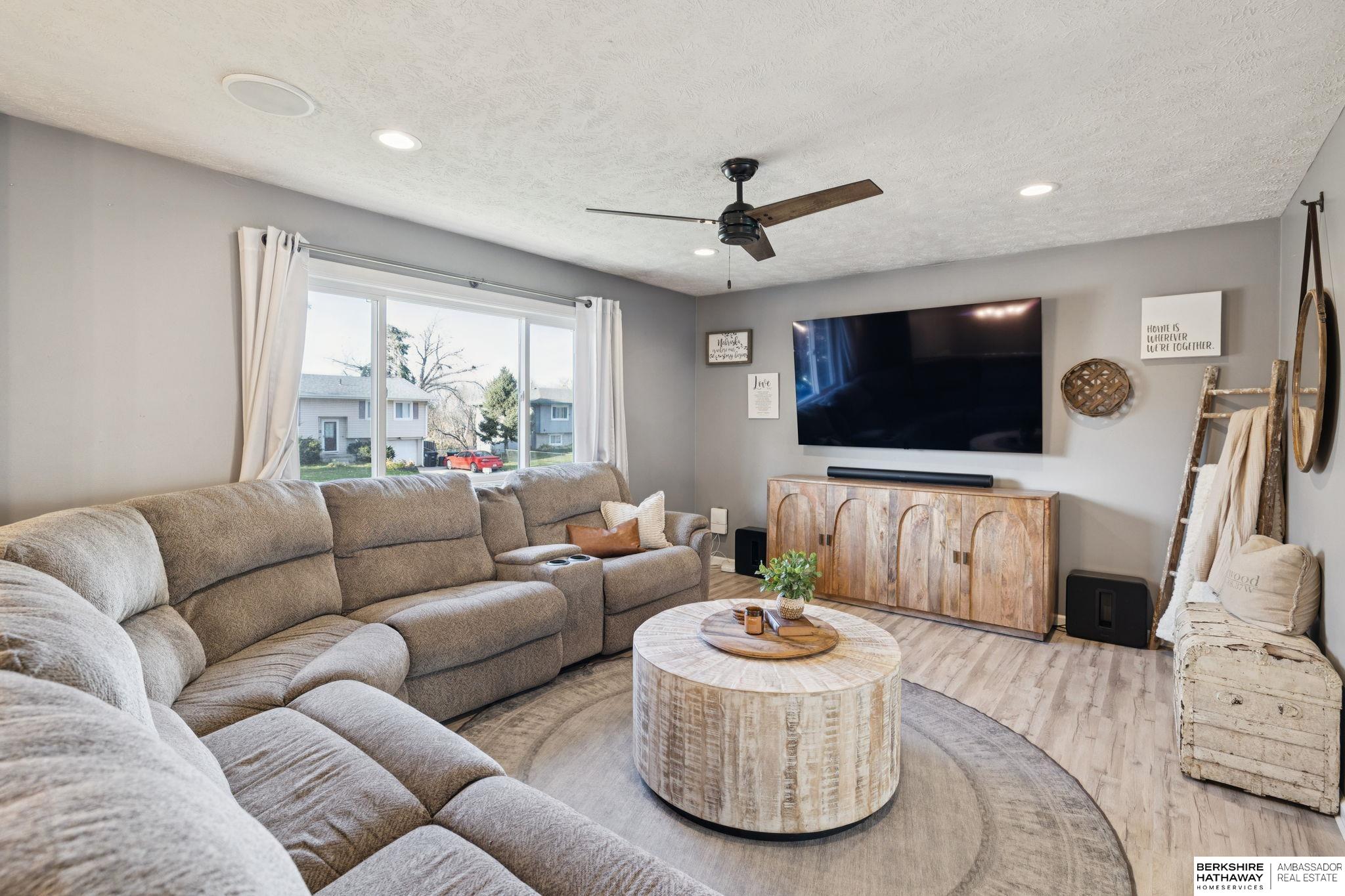 Omaha, Nebraska 68022, United States, 3 Bedrooms Bedrooms, ,2 BathroomsBathrooms,Residential,Pending,244641