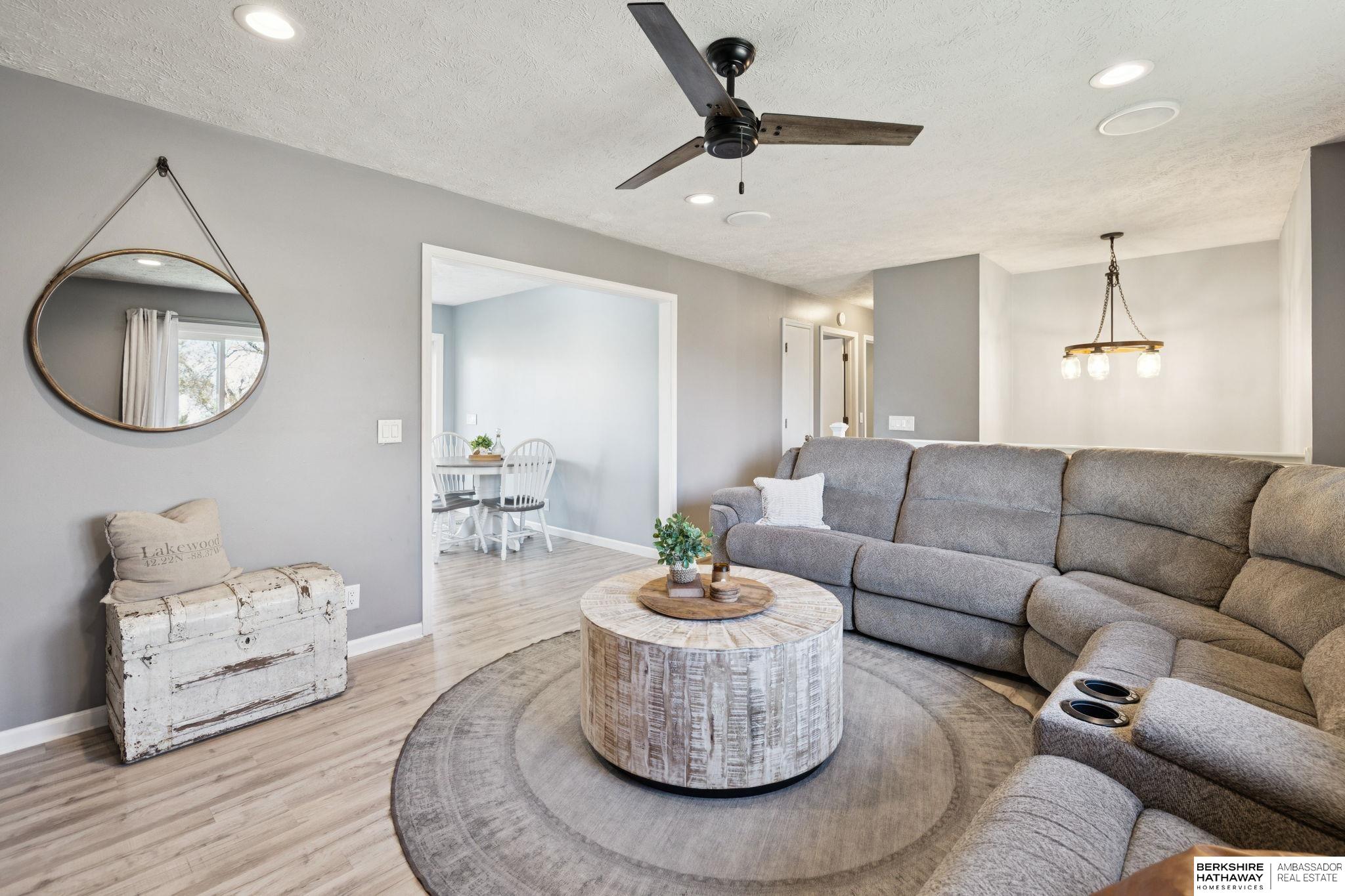 Omaha, Nebraska 68022, United States, 3 Bedrooms Bedrooms, ,2 BathroomsBathrooms,Residential,Pending,244641