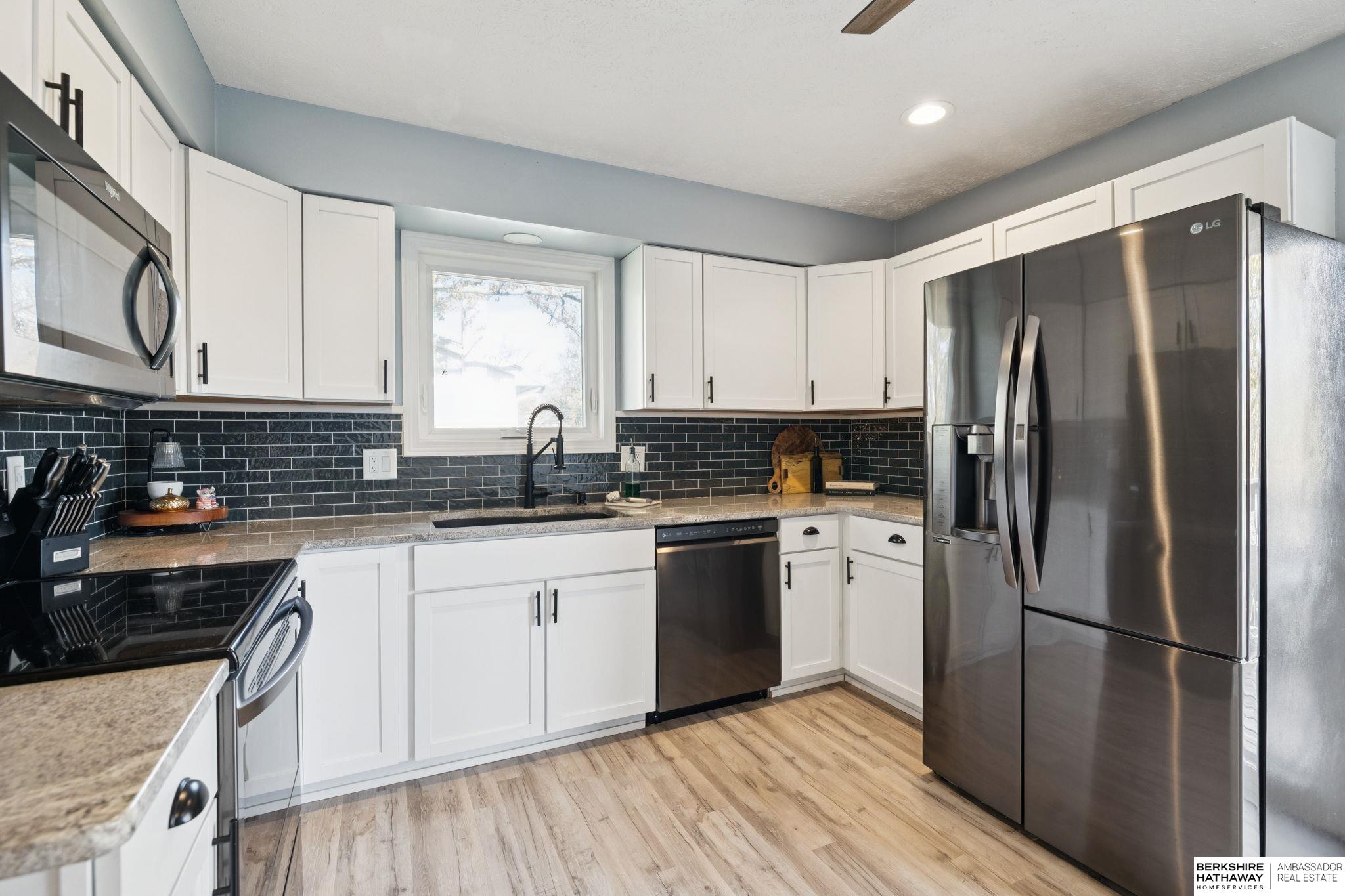 Omaha, Nebraska 68022, United States, 3 Bedrooms Bedrooms, ,2 BathroomsBathrooms,Residential,Pending,244641