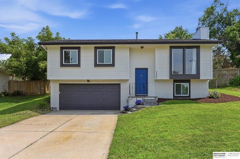 Photo of 13005 Crown Point Avenue, Omaha, NE 68164 (MLS # 22619395)