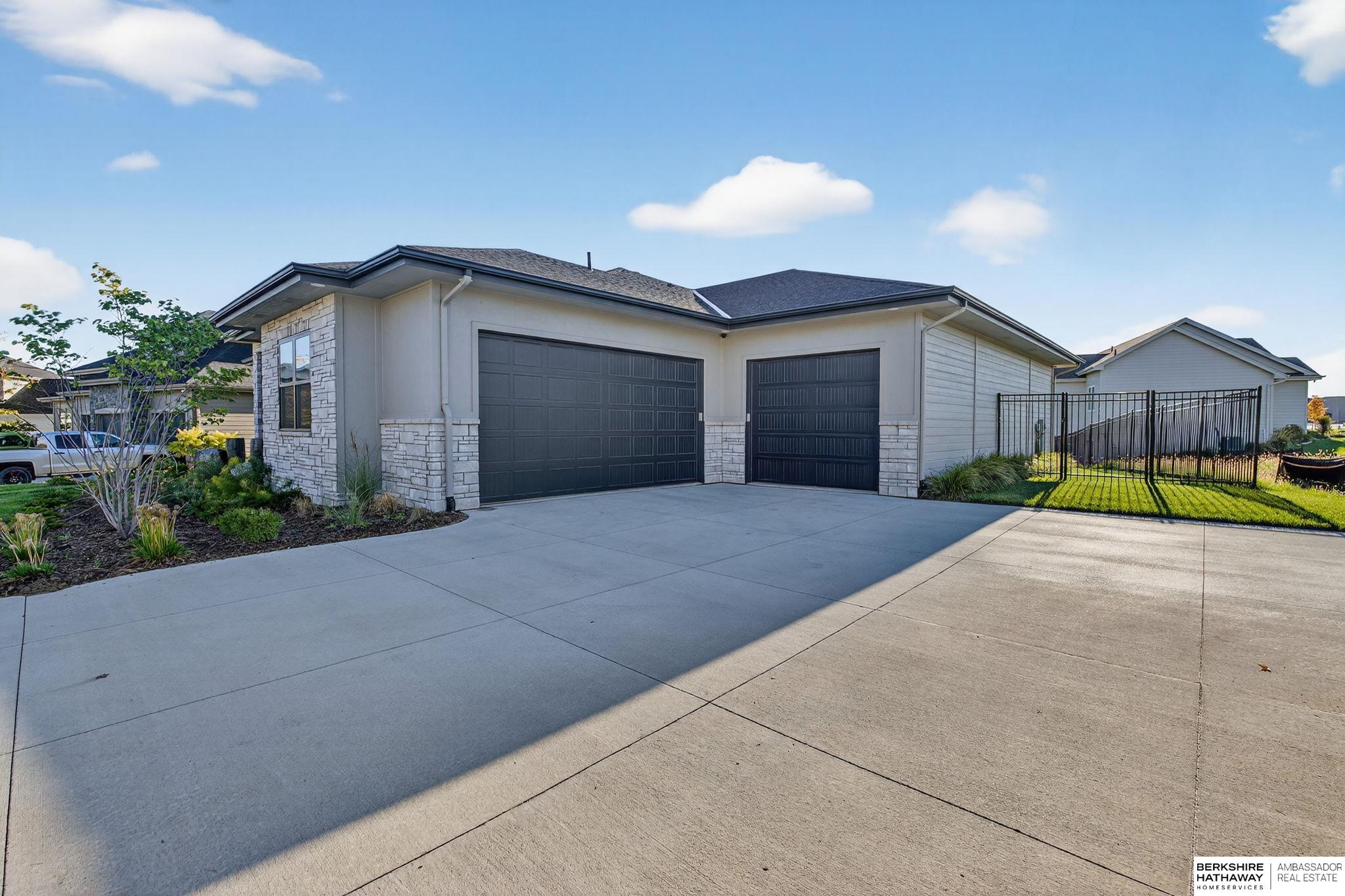 Omaha, Nebraska 68136, United States, 4 Bedrooms Bedrooms, ,3 BathroomsBathrooms,Residential,Active,225515