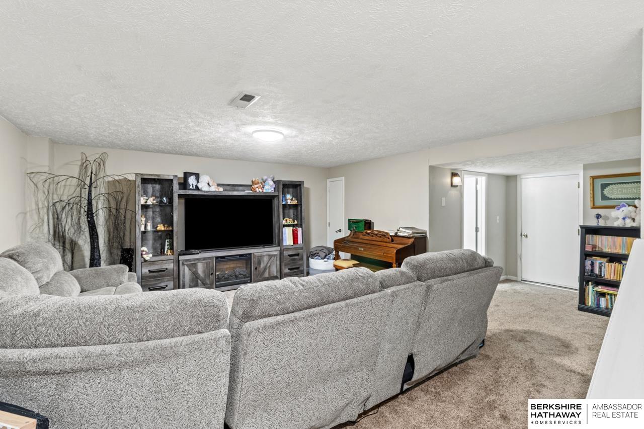 Omaha, Nebraska 68127, United States, 3 Bedrooms Bedrooms, ,3 BathroomsBathrooms,Residential,Active,127929