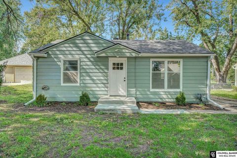 Photo of 2127 S 37th Street, Lincoln, NE 68506 (MLS # 22531034) Photo of 2127 S 37th Street, Lincoln, NE 68506 (MLS # 22531034)