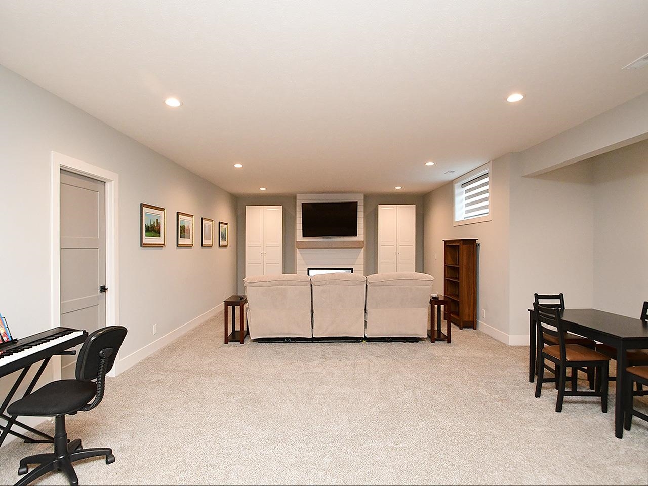 Omaha, Nebraska 68022, United States, 5 Bedrooms Bedrooms, ,3 BathroomsBathrooms,Residential,Pending,171840