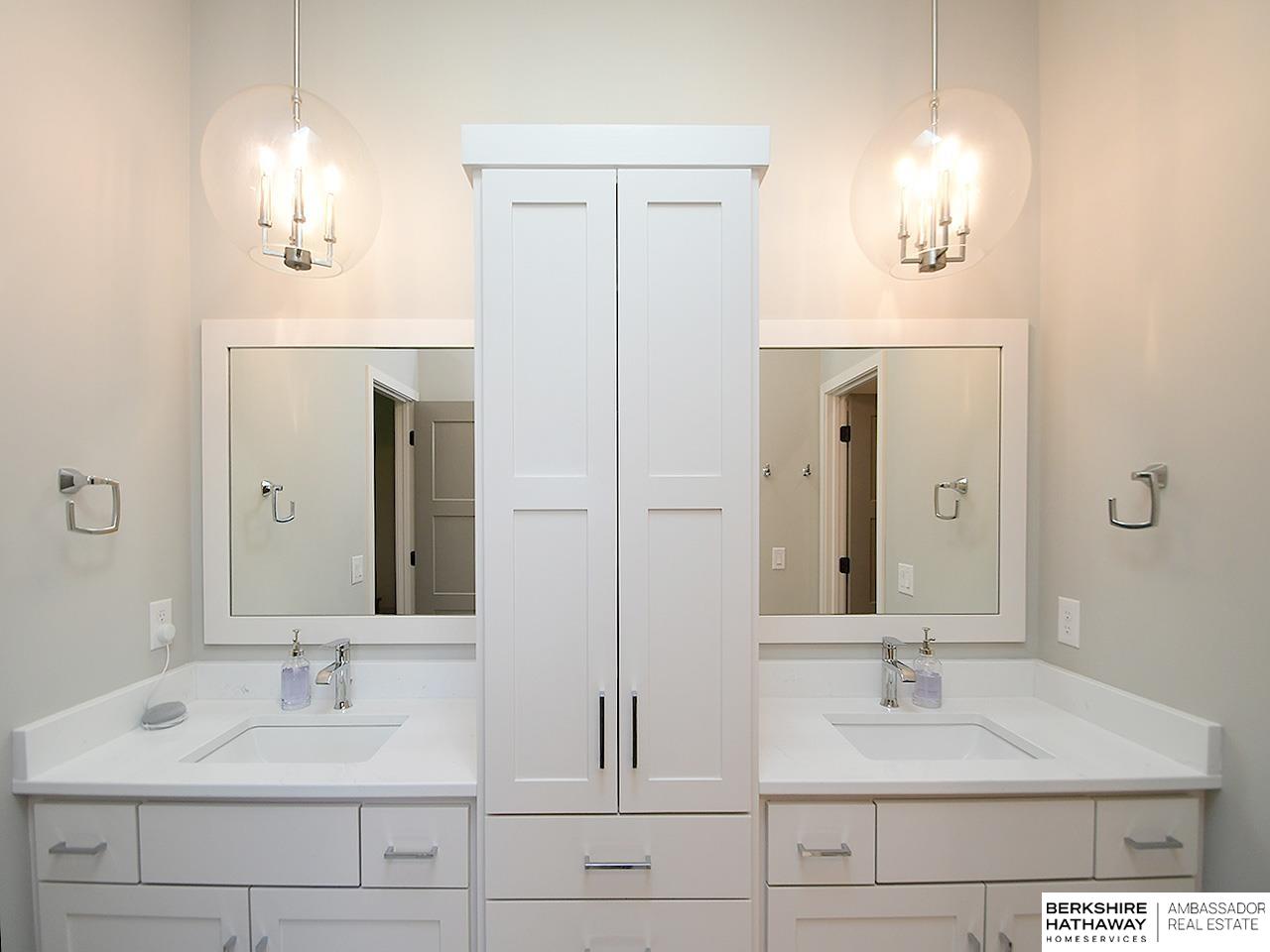 Omaha, Nebraska 68022, United States, 5 Bedrooms Bedrooms, ,3 BathroomsBathrooms,Residential,Pending,171840