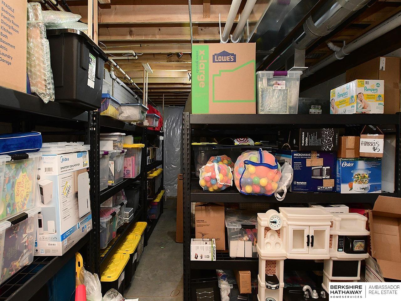 Omaha, Nebraska 68022, United States, 5 Bedrooms Bedrooms, ,3 BathroomsBathrooms,Residential,Pending,171840