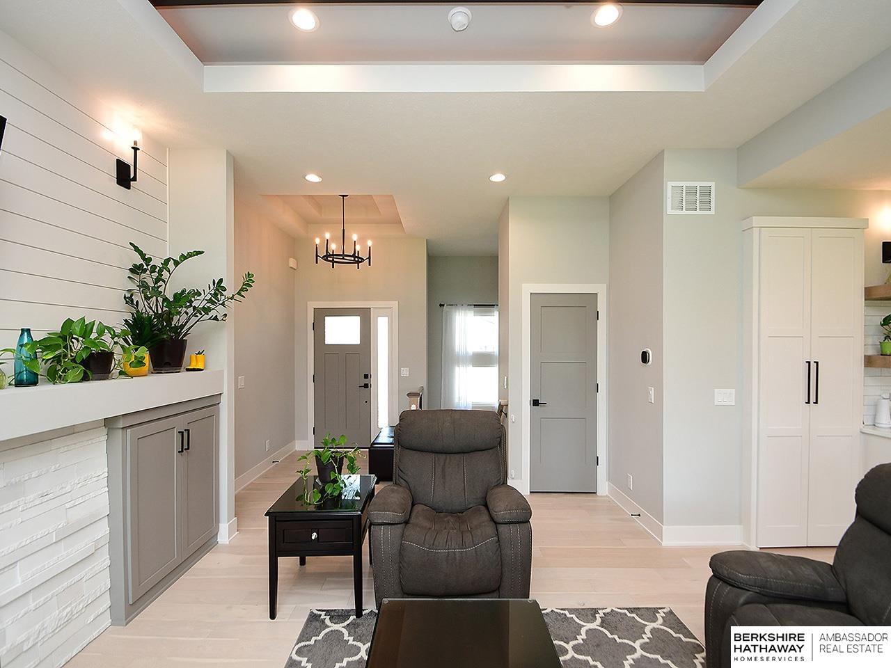 Omaha, Nebraska 68022, United States, 5 Bedrooms Bedrooms, ,3 BathroomsBathrooms,Residential,Pending,171840