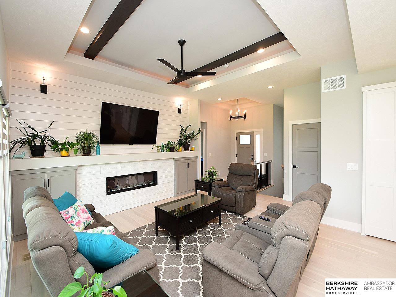 Omaha, Nebraska 68022, United States, 5 Bedrooms Bedrooms, ,3 BathroomsBathrooms,Residential,Pending,171840