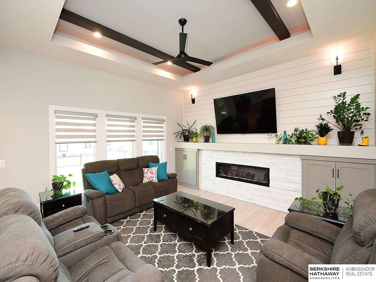 Omaha, Nebraska 68022, United States, 5 Bedrooms Bedrooms, ,3 BathroomsBathrooms,Residential,Pending,171840