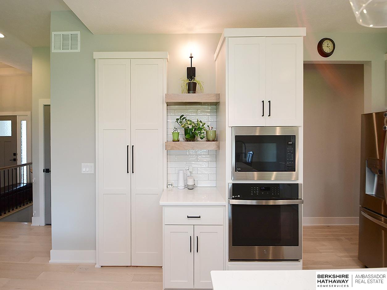 Omaha, Nebraska 68022, United States, 5 Bedrooms Bedrooms, ,3 BathroomsBathrooms,Residential,Pending,171840