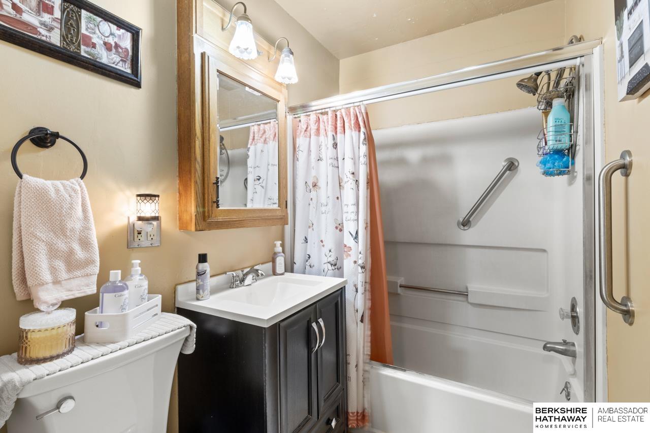 Lincoln, Nebraska 68502, United States, 2 Bedrooms Bedrooms, ,1 BathroomBathrooms,Residential,Active,115460