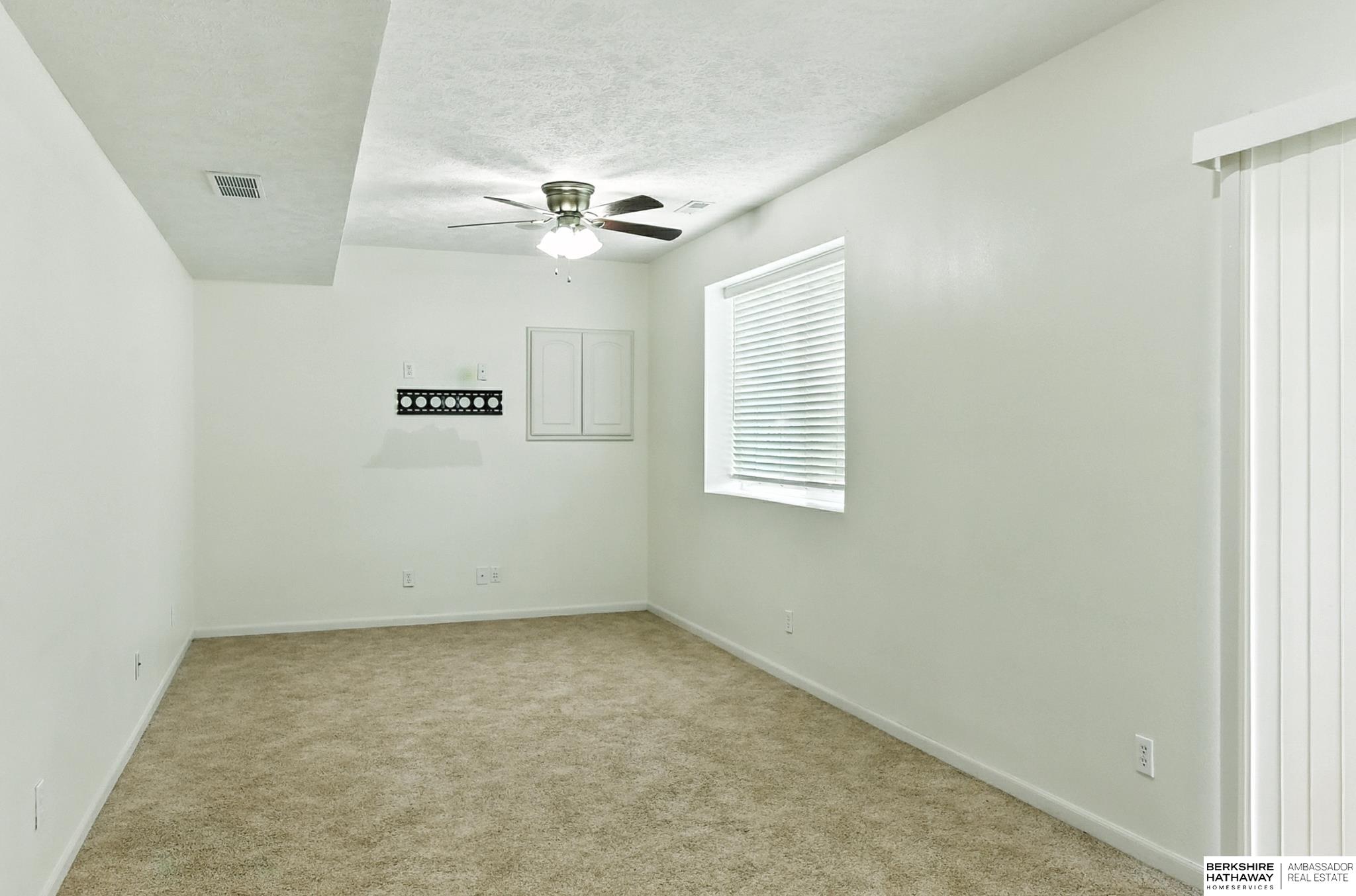 Omaha, Nebraska 68136, United States, 3 Bedrooms Bedrooms, ,4 BathroomsBathrooms,Residential,Active,188970