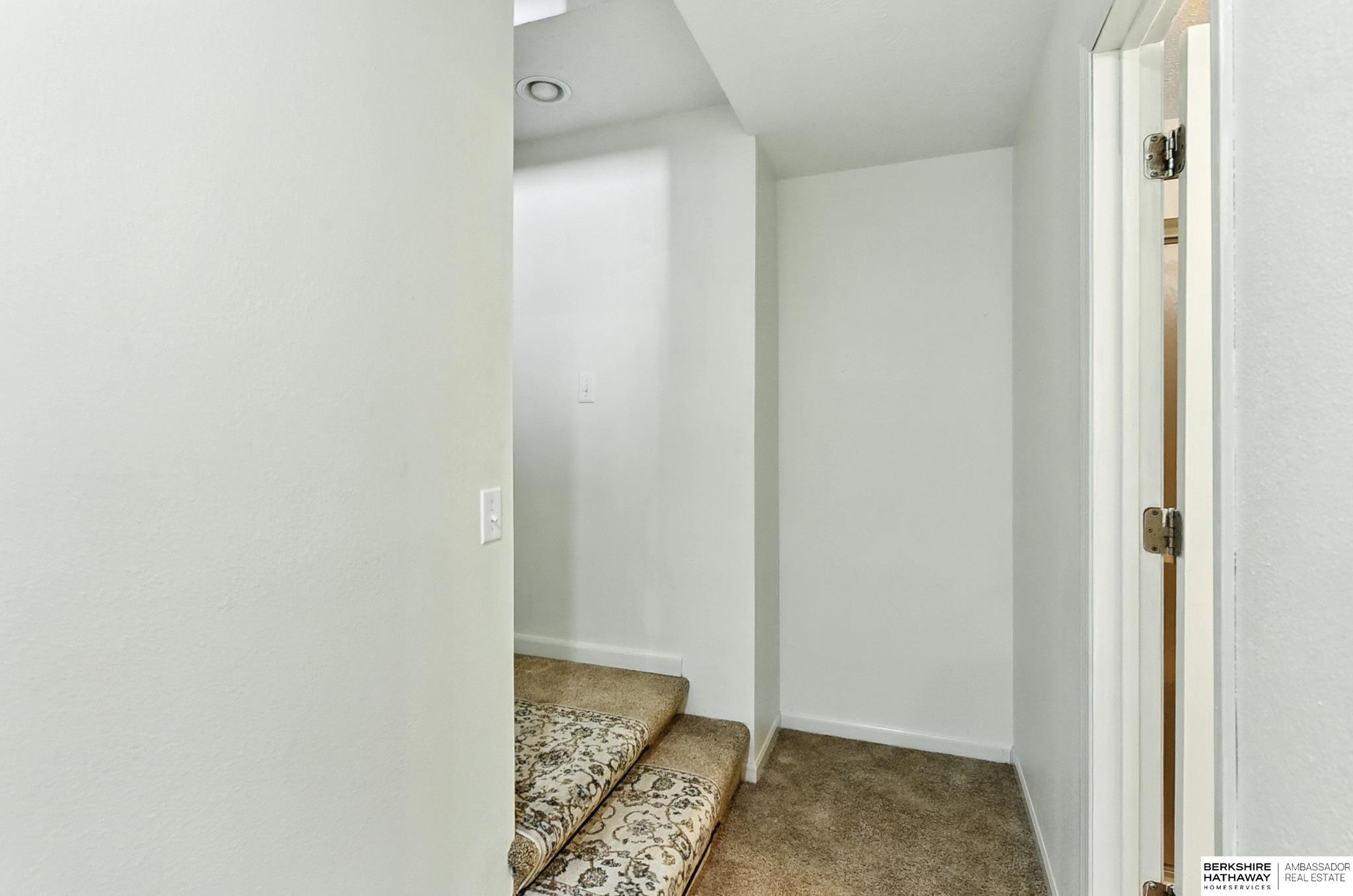 Omaha, Nebraska 68136, United States, 3 Bedrooms Bedrooms, ,4 BathroomsBathrooms,Residential,Active,188970