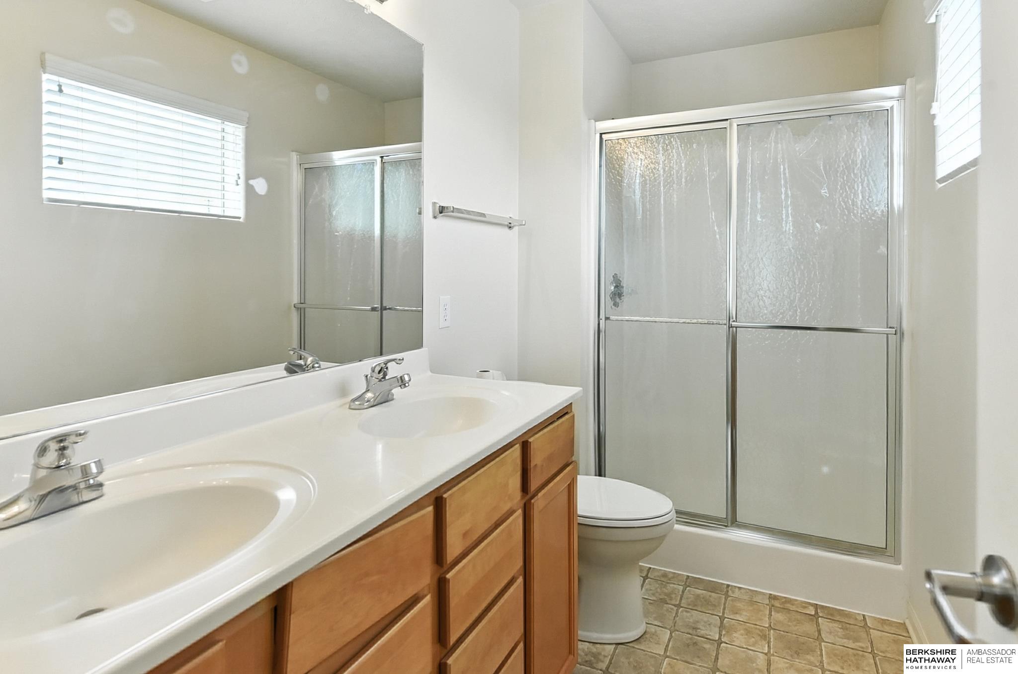 Omaha, Nebraska 68136, United States, 3 Bedrooms Bedrooms, ,4 BathroomsBathrooms,Residential,Active,188970