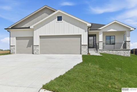 Photo of 16718 Mormon Street, Bennington, NE 68007 (MLS # 22630413)