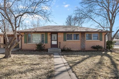 Photo of 5601 Glade Street, Lincoln, NE 68506 (MLS # 22605347)
