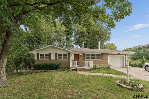 Photo of 5834 Read Street, Omaha, NE 68152 (MLS # 22626514)