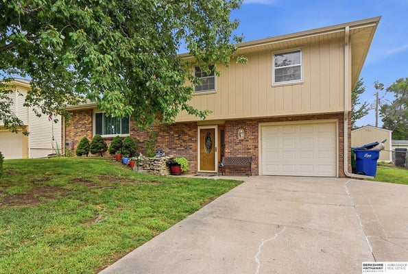 8205 CLAIRMONT AVE, RALSTON, NE 68127 - Image 79fb5e030eb7ff71d0de52fc34839fe5/2487952146