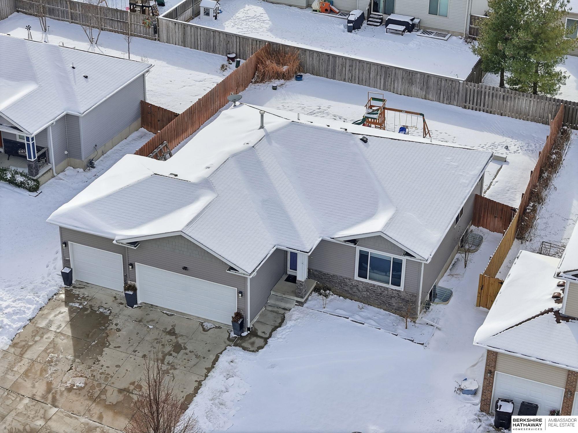 Lincoln, Nebraska 68516, United States, 4 Bedrooms Bedrooms, ,3 BathroomsBathrooms,Residential,Active,251002