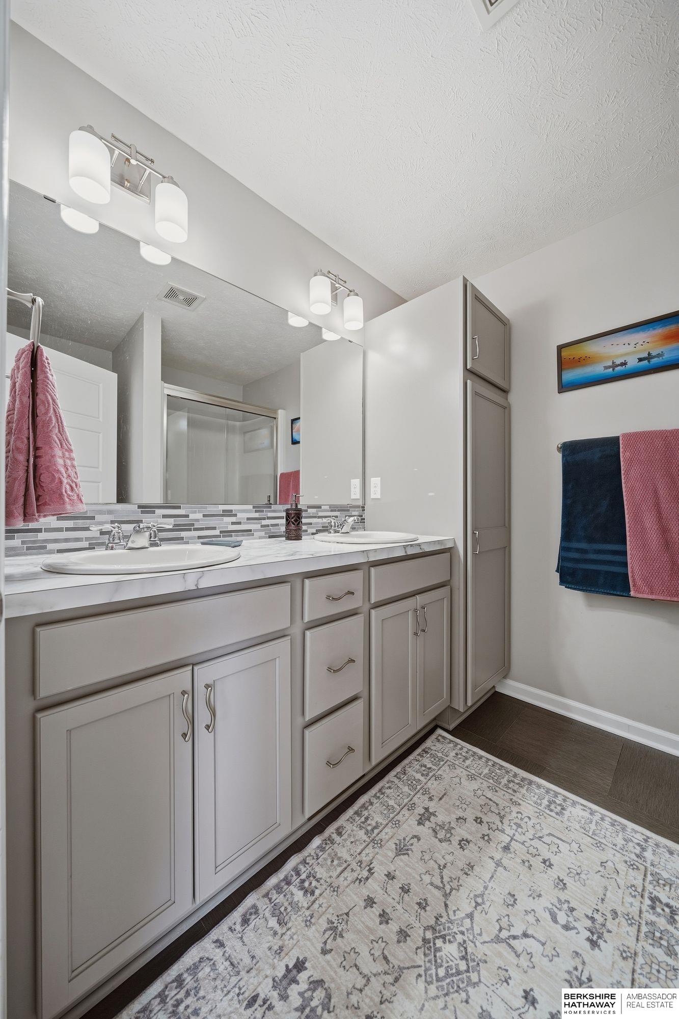 Lincoln, Nebraska 68516, United States, 4 Bedrooms Bedrooms, ,3 BathroomsBathrooms,Residential,Active,251002