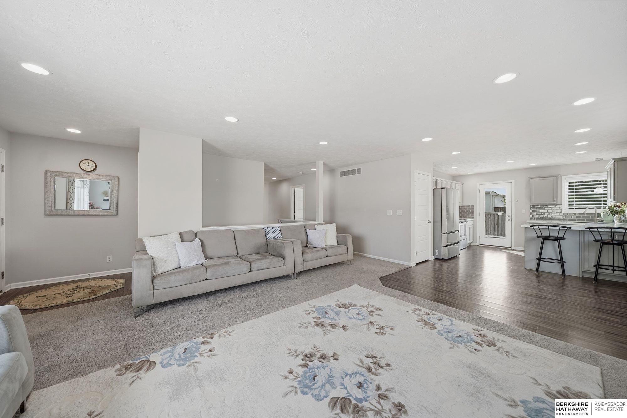 Lincoln, Nebraska 68516, United States, 4 Bedrooms Bedrooms, ,3 BathroomsBathrooms,Residential,Active,251002