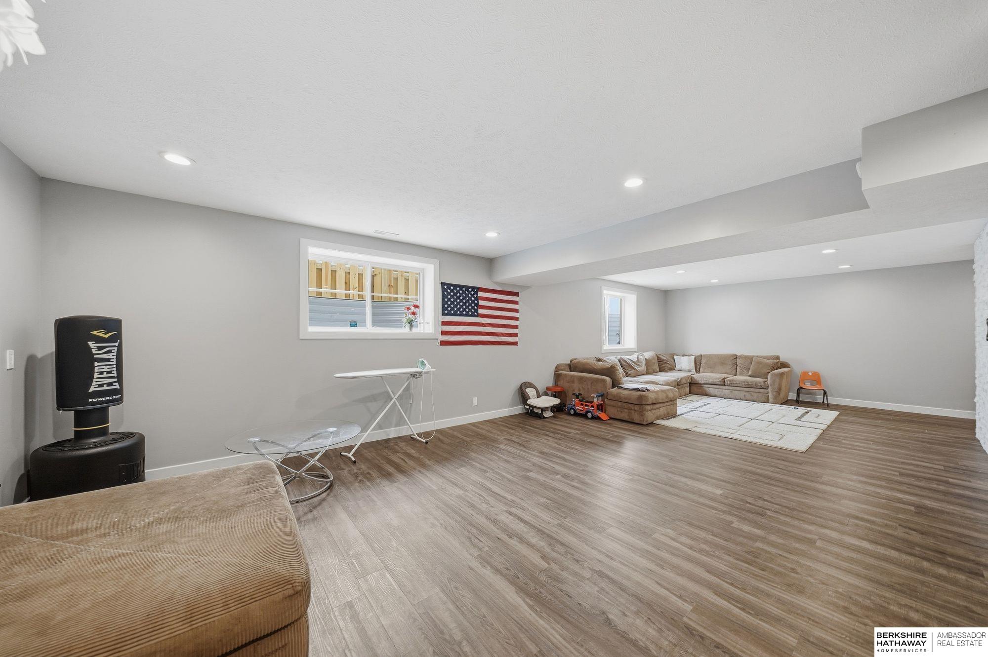 Lincoln, Nebraska 68516, United States, 4 Bedrooms Bedrooms, ,3 BathroomsBathrooms,Residential,Active,251002