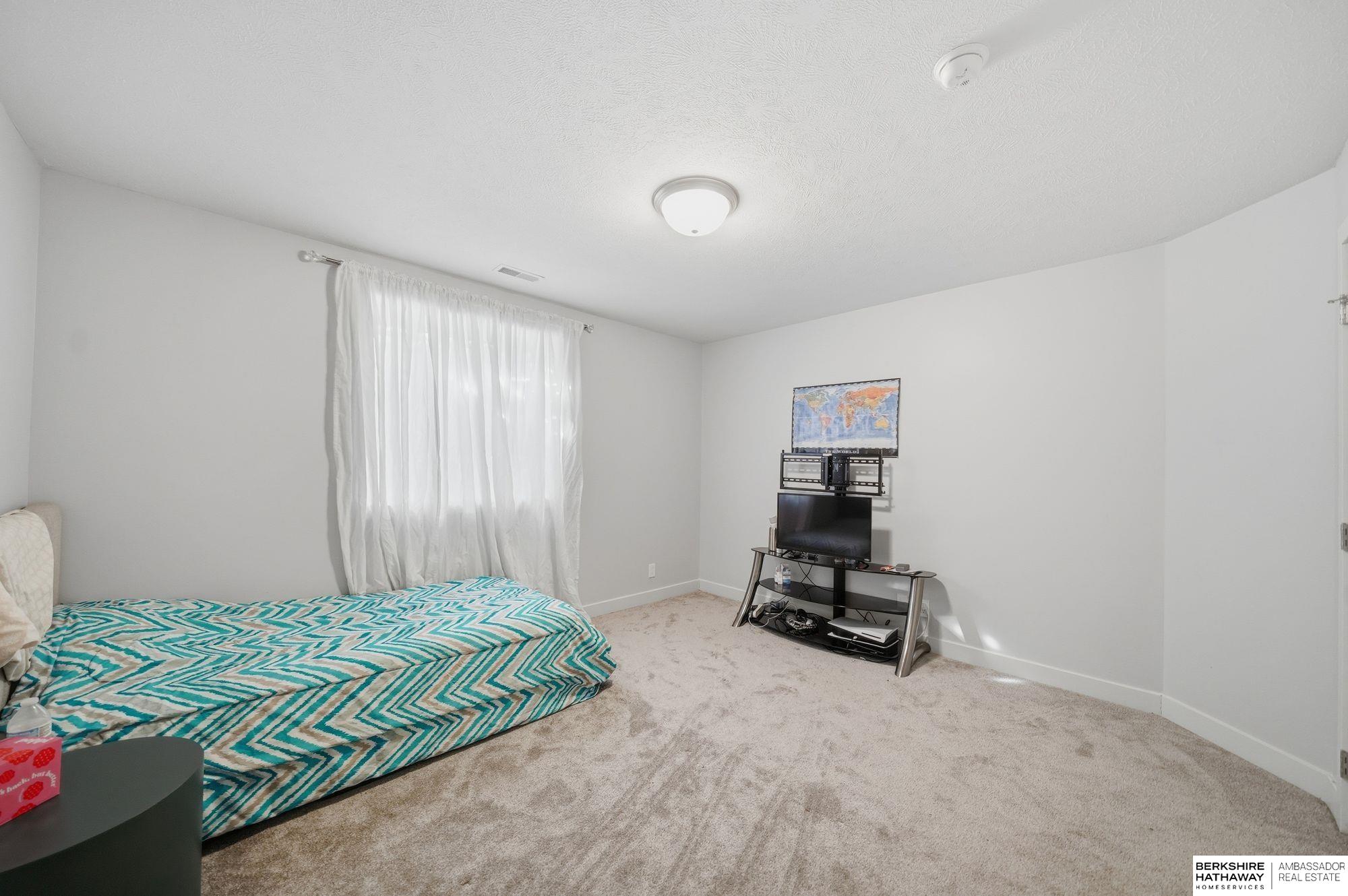 Lincoln, Nebraska 68516, United States, 4 Bedrooms Bedrooms, ,3 BathroomsBathrooms,Residential,Active,251002